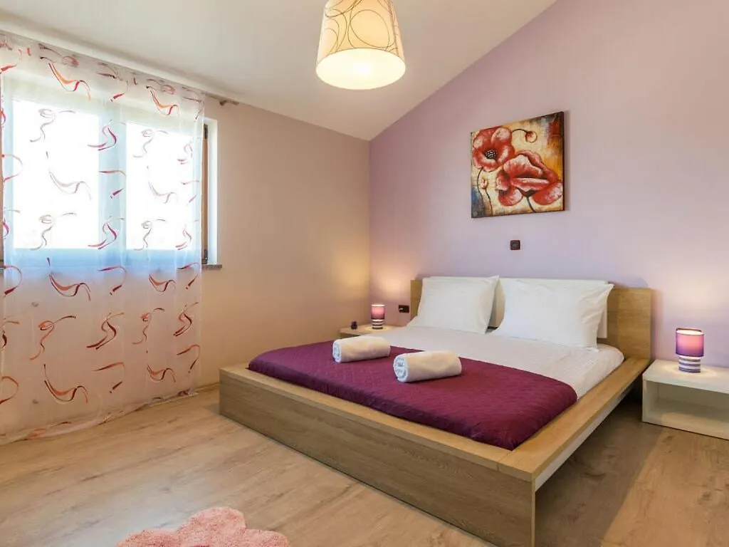 Villa Linden Tree Pula 0*,