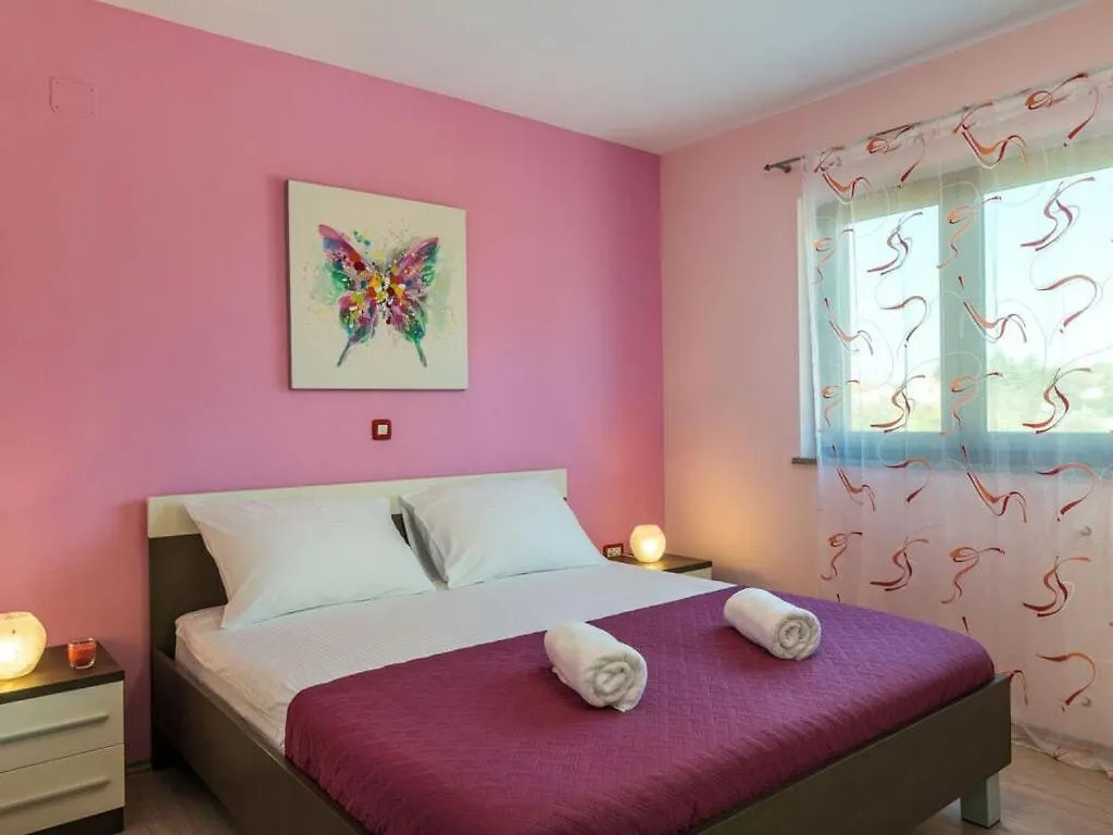 Villa Linden Tree プーラ