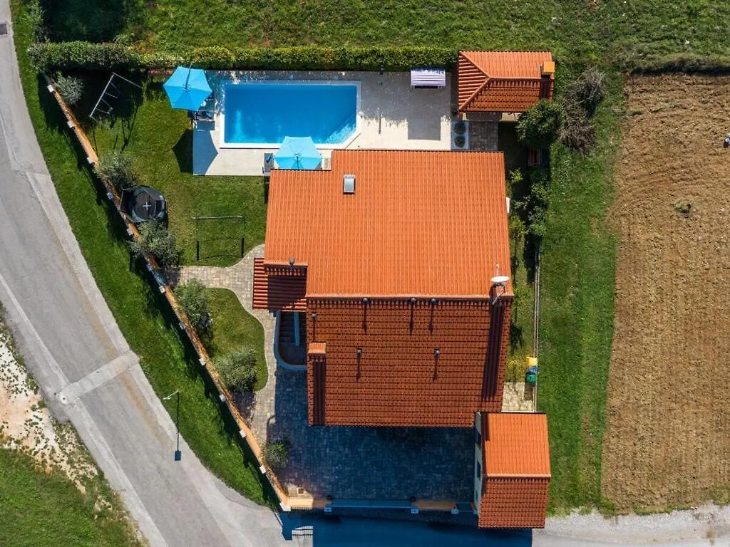 Villa Linden Tree Pula 0*,  Croatia